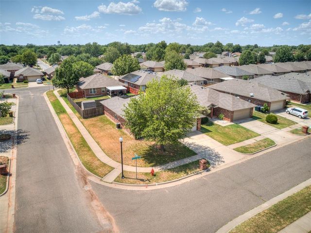 521 Apache Gate Drive, Yukon, OK 73099