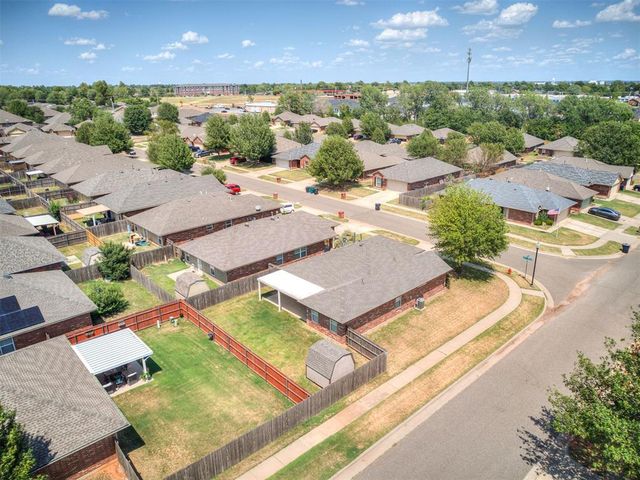 521 Apache Gate Drive, Yukon, OK 73099