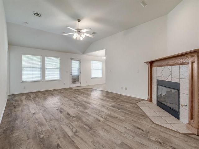 521 Apache Gate Drive, Yukon, OK 73099