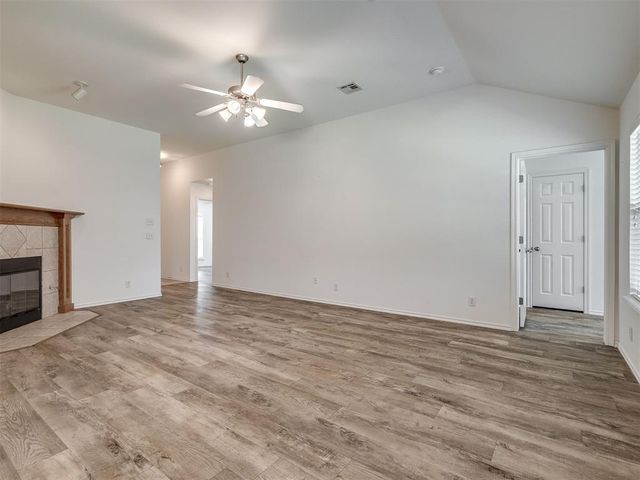 521 Apache Gate Drive, Yukon, OK 73099