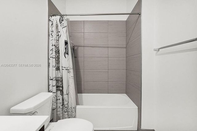 10533 NW 81st St, Doral, FL 33178