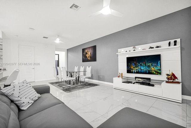 10533 NW 81st St, Doral, FL 33178