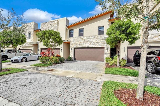 10533 NW 81st St, Doral, FL 33178