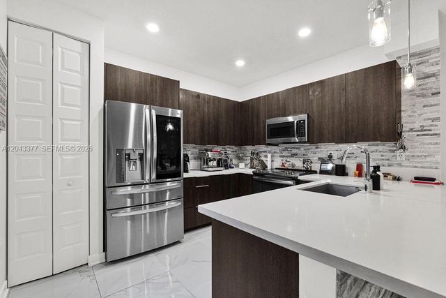 10533 NW 81st St, Doral, FL 33178