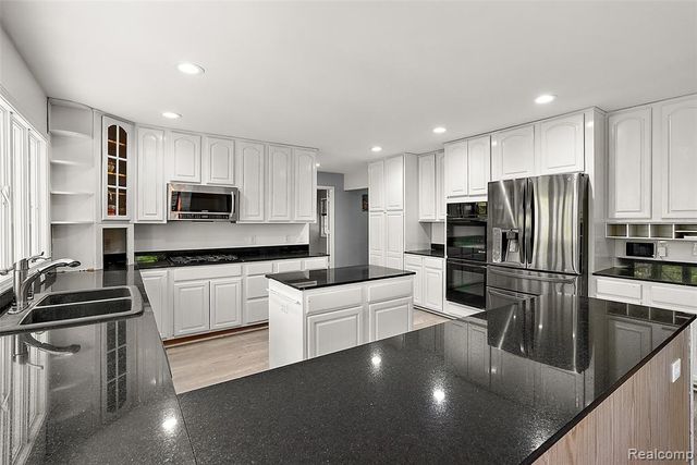 2475 S Ortonville Road, Ortonville, MI 48462