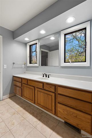 2475 S Ortonville Road, Ortonville, MI 48462