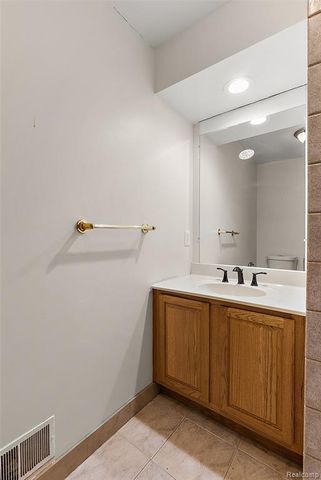 2475 S Ortonville Road, Ortonville, MI 48462