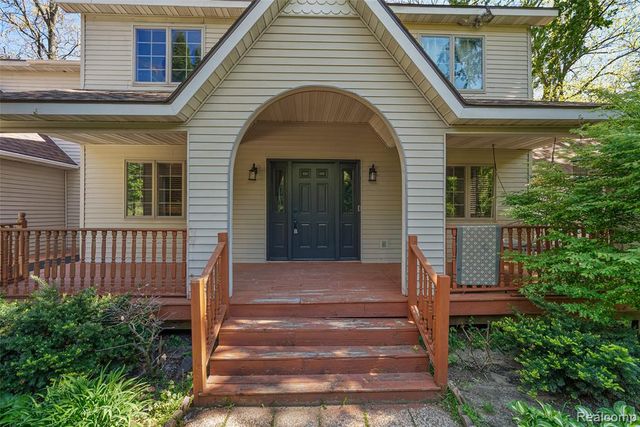 2475 S Ortonville Road, Ortonville, MI 48462