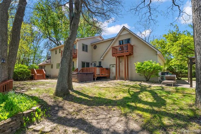 2475 S Ortonville Road, Ortonville, MI 48462