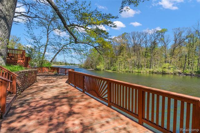 2475 S Ortonville Road, Ortonville, MI 48462