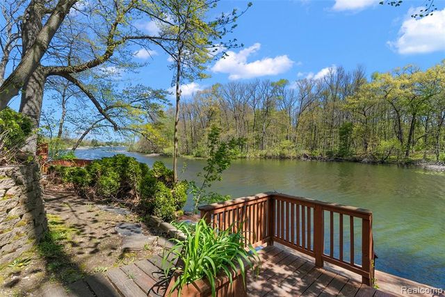 2475 S Ortonville Road, Ortonville, MI 48462
