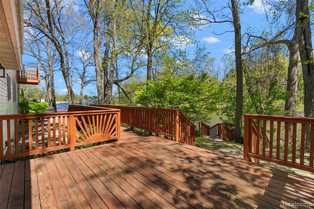 2475 S Ortonville Road, Ortonville, MI 48462