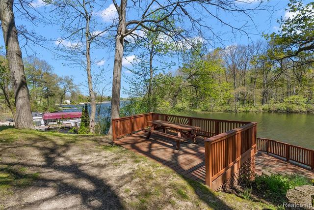 2475 S Ortonville Road, Ortonville, MI 48462
