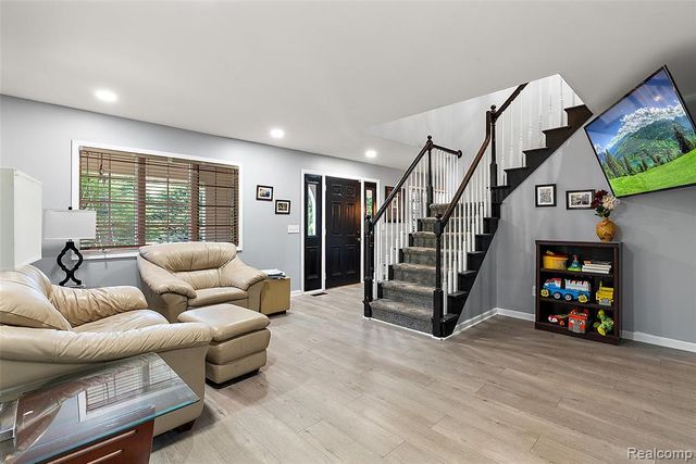 2475 S Ortonville Road, Ortonville, MI 48462
