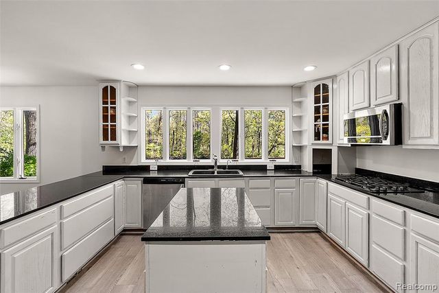 2475 S Ortonville Road, Ortonville, MI 48462