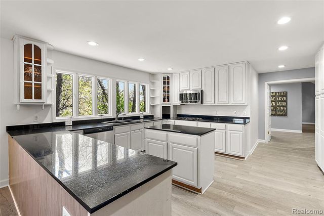 2475 S Ortonville Road, Ortonville, MI 48462