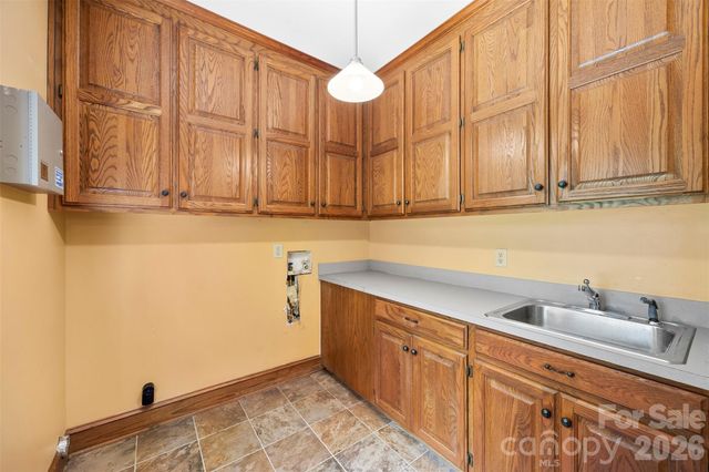 625 Greenbrook Parkway, Matthews, NC 28104
