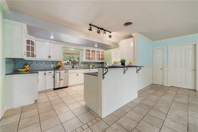 310 Doddridge St, Corpus Christi, TX 78411