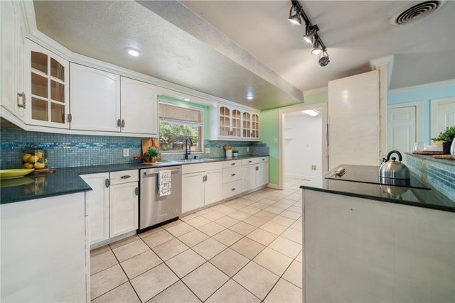 310 Doddridge St, Corpus Christi, TX 78411