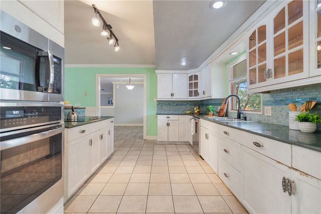 310 Doddridge St, Corpus Christi, TX 78411