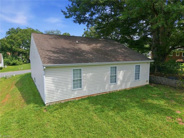 3 Franklinwood Drive, Greensboro, NC 27401