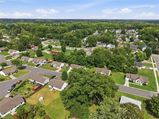 3 Franklinwood Drive, Greensboro, NC 27401