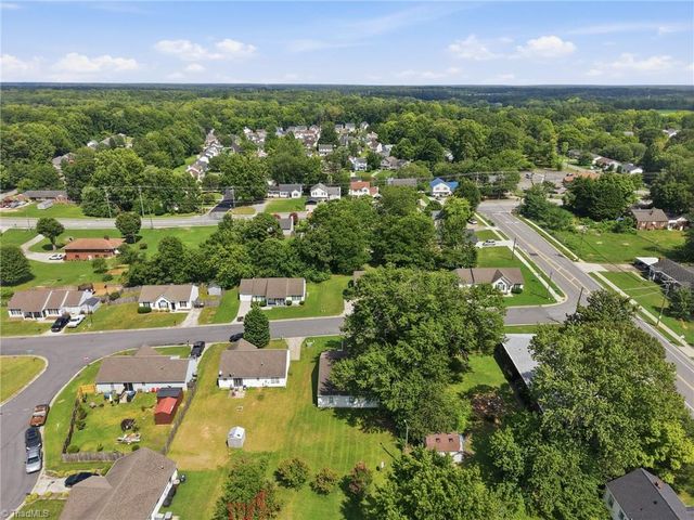 3 Franklinwood Drive, Greensboro, NC 27401