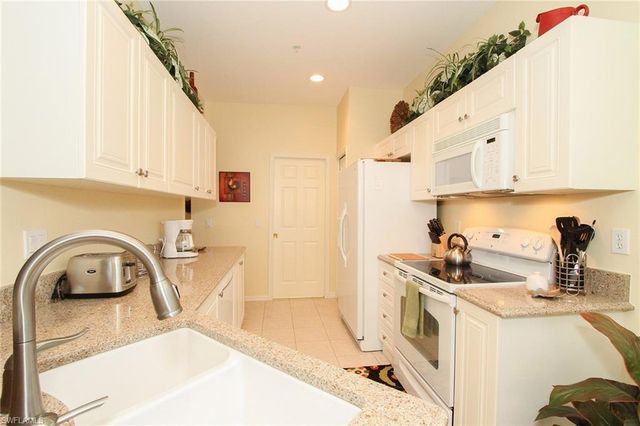 4615 Hawks Nest Dr Apt 201, Naples, FL 34114