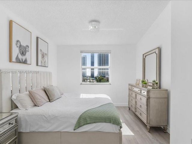 17100 N Bay Road 1717, Sunny Isles Beach, FL 33160