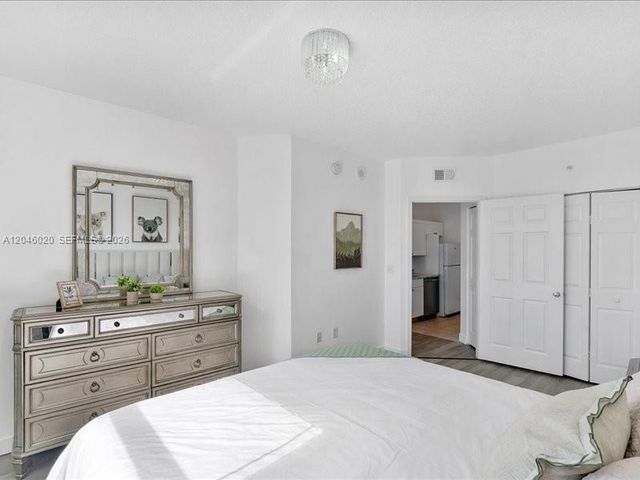17100 N Bay Road 1717, Sunny Isles Beach, FL 33160