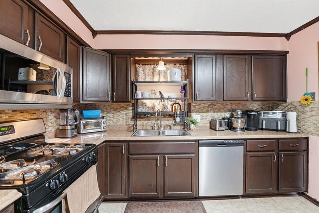 8309 Penn Avenue N, Brooklyn Park, MN 55444