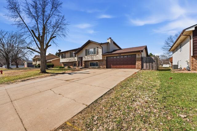 8309 Penn Avenue N, Brooklyn Park, MN 55444