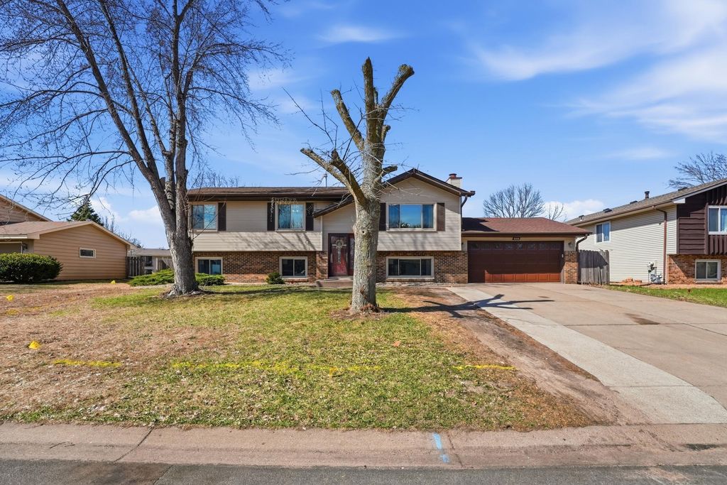 8309 Penn Avenue N, Brooklyn Park, MN 55444