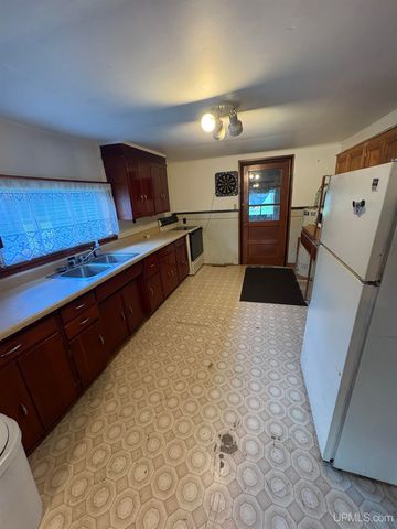 1680 W Franklin Street, Iron River, MI 49935