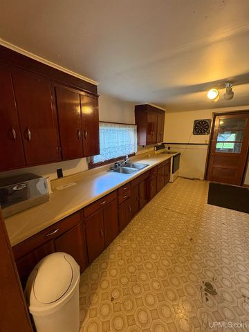 1680 W Franklin Street, Iron River, MI 49935