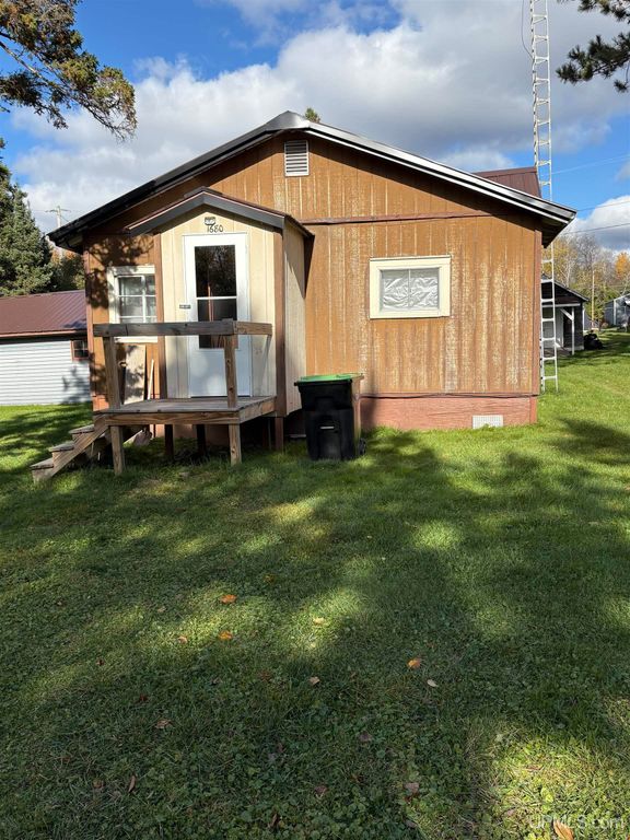1680 W Franklin Street, Iron River, MI 49935