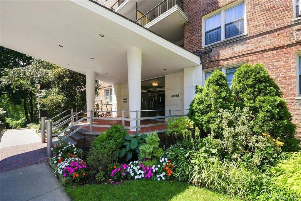 4525 Henry Hudson Parkway B1212, Bronx, NY 10471 — exterior