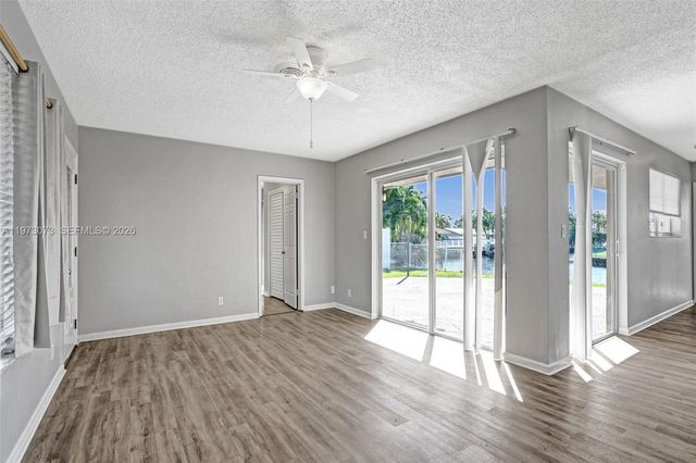 949 SE 10th Ct, Pompano Beach, FL 33060