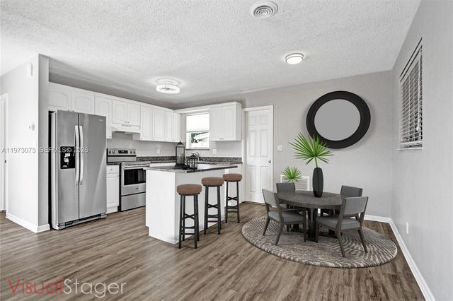 949 SE 10th Ct, Pompano Beach, FL 33060