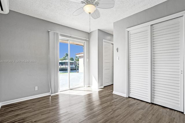 949 SE 10th Ct, Pompano Beach, FL 33060