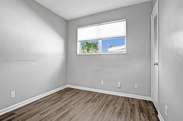 949 SE 10th Ct, Pompano Beach, FL 33060