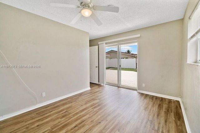 949 SE 10th Ct, Pompano Beach, FL 33060