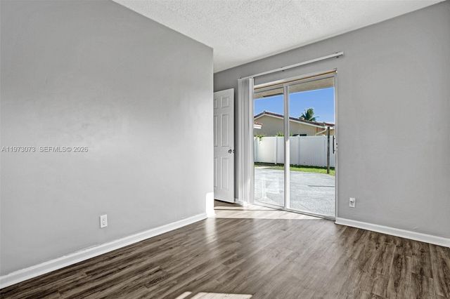 949 SE 10th Ct, Pompano Beach, FL 33060