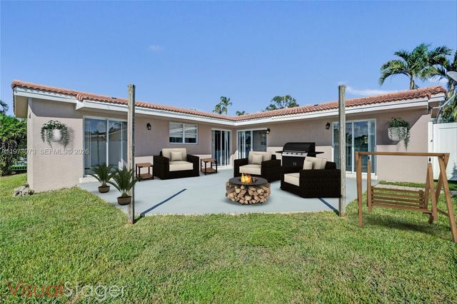 949 SE 10th Ct, Pompano Beach, FL 33060