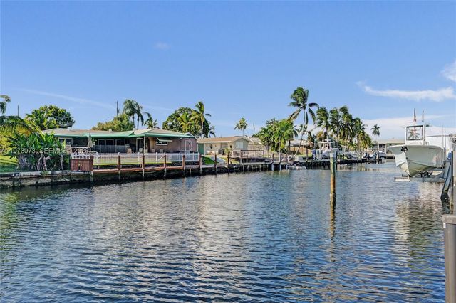 949 SE 10th Ct, Pompano Beach, FL 33060