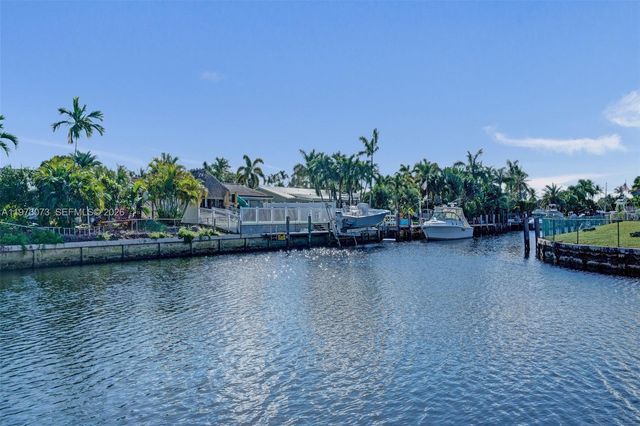 949 SE 10th Ct, Pompano Beach, FL 33060