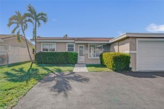 949 SE 10th Ct, Pompano Beach, FL 33060