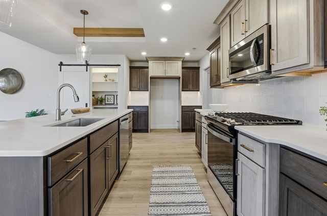 4508 ROYAL COUNTY RD, Columbia, MO 65201