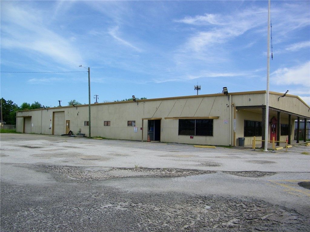 5202 Ayers St, Corpus Christi, TX 78415 — photo 2