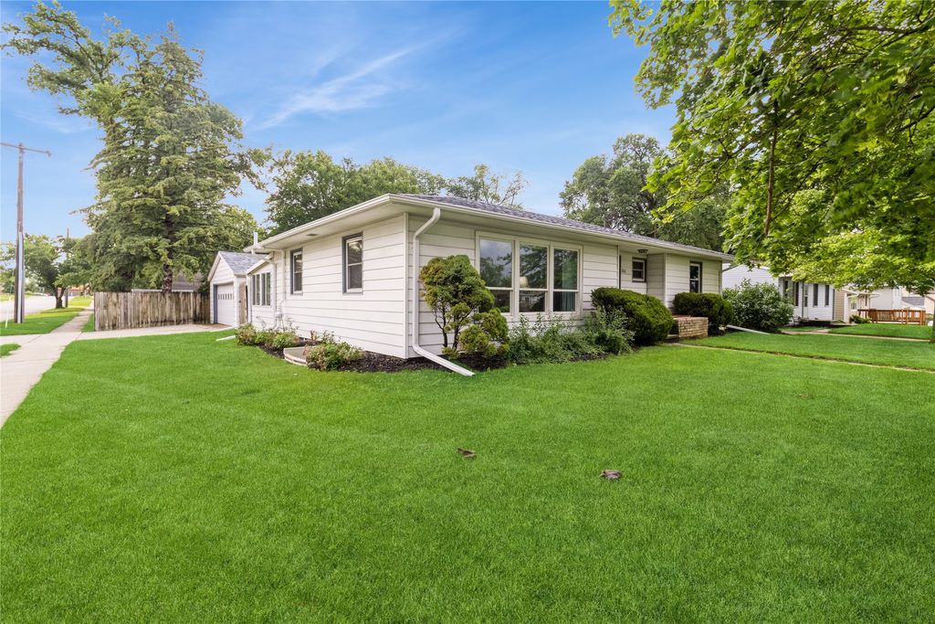 202 S Dakota Avenue, Ames, IA 50014